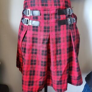 HOT TOPIC RED AND BLACK PLAID SKIRT